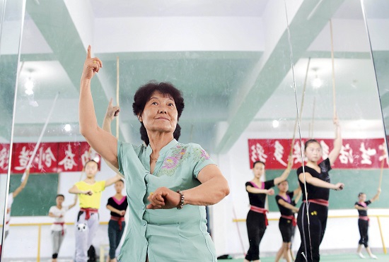 “汉调皇后”许新萍是国家级非物质文化遗产传承人，现已70多岁仍在教学